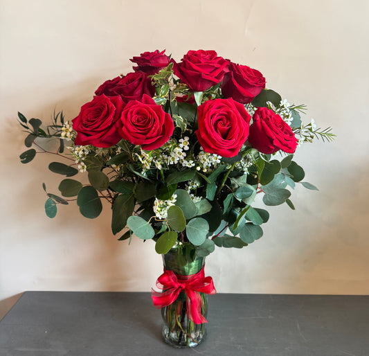 Darling Dozen: Short Stem Red Roses